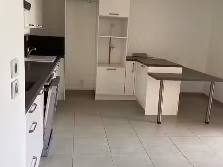 location appartement 3 pièces 61 m² à hyères (83400)