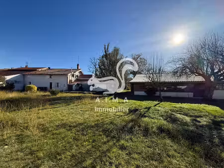 mios  en quartier sur 5 000m2 de terrain maison avec appartement et grange