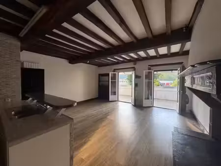 location appartement 4 pièces 84 m² à saint-jean-pied-de-port (64220)