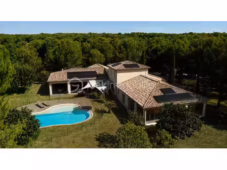maison de 245 m² à lambesc