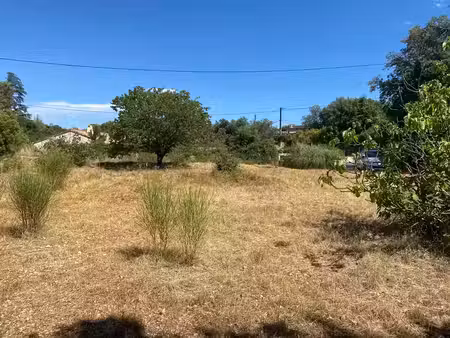 vente terrain neuf 700m2 aups - 77000 € - surface privée