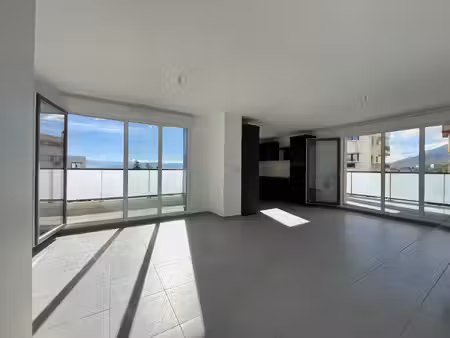 appartement dernier étage avec trois chambres et deux terrasses - deux garages