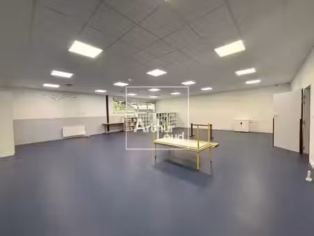 location bureaux ozoir-la-ferrière 77330 800m²