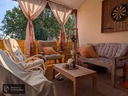 maison en pierre rénovée avec jardin et dépendances au cœur de mézin