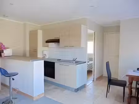 location meublée appartement 2 pièces 33.35 m² à poulx (30320)  550 €