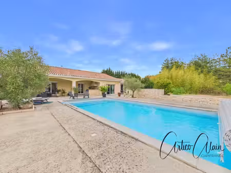 maison de plain-pied 200 m² avec appartement indépendant et piscine