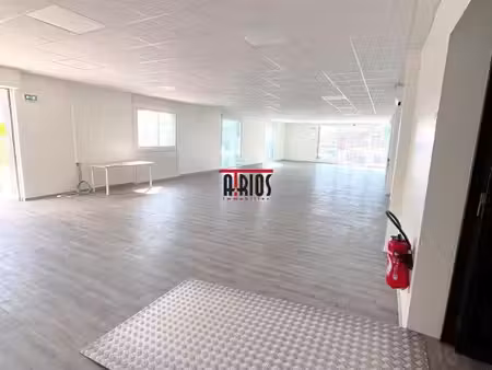 location local commercial