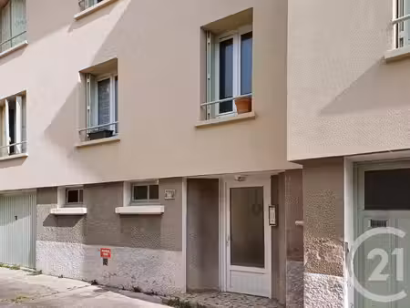 location appartement 3 pièces 41m² gannat 03800