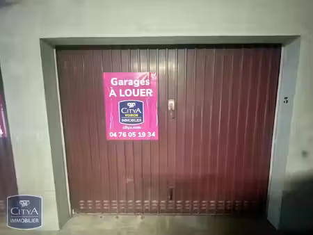 parking à louer 15 m² - voiron (38) - 80€