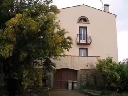 location maison 4 pièces 118m2 céret 66400 - 890 € - surface privée