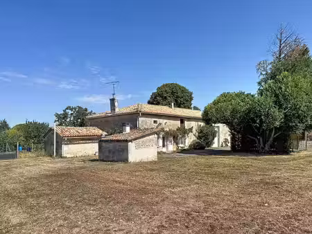 belle charentaise en fond d’impasse.