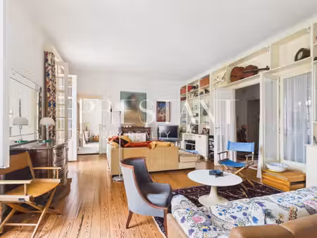 grand appartement au premier étage dans maison de maître