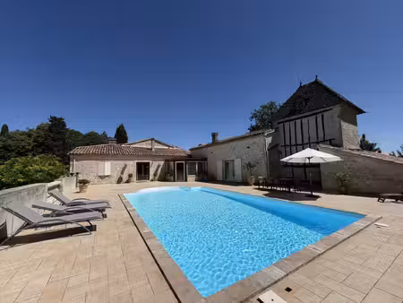 authentique propriété en pierre avec piscine et parc arboré d