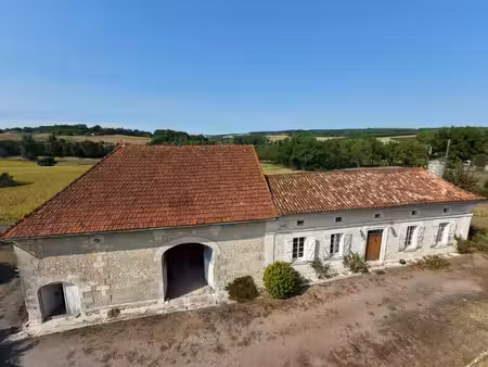 charmante propriété en pierre avec grange et terrasse couverte
