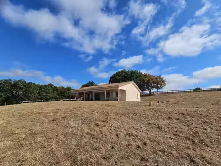 maison exceptionnelle avec petite equestre  prairie clôturée  grand terrain et vues magnif