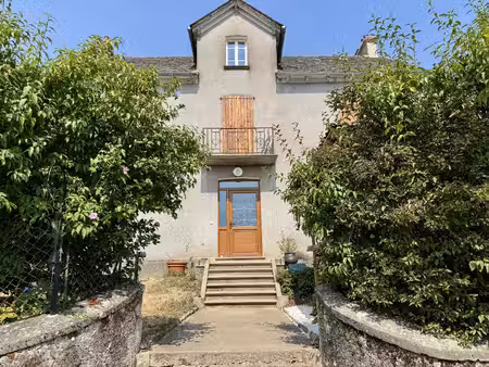 rieupeyroux – maison en pierre avec granges et 1 9 ha