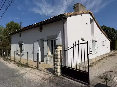 maison de campagne de plain-pied  proche de les adjots