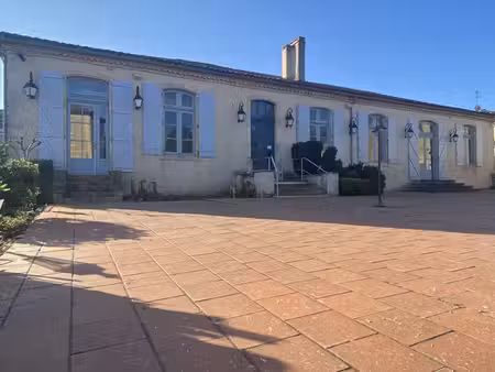 bien exceptionnel : chartreuse et chapelle dans le centre de con
