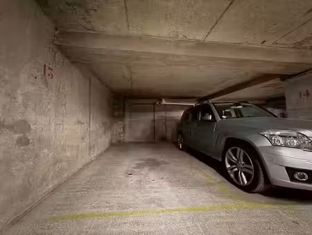 location parking 12.39 m² à vanves (92170)  105 €