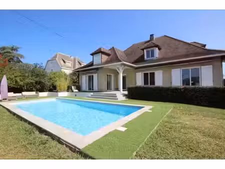 location meublée maison 6 pièces 224 m² à arthez-de-béarn (64370)  1 300 €