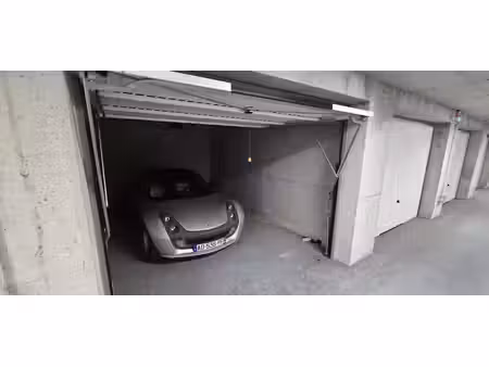 location parking 17 m² à ajaccio (20000)  135 €