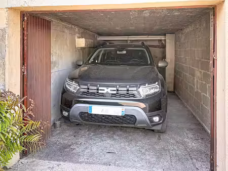box garage en rez-de-jardin à mon