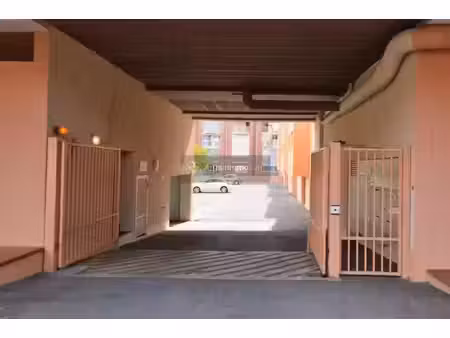 location garage 13 m2 à saint-aygulf