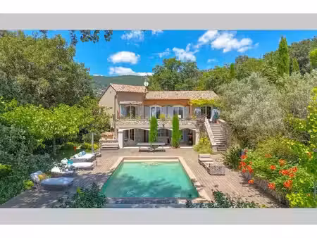 belle villa provençale avec vue panoramique et vaste jardin paysager