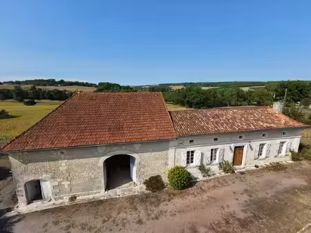 charmante propriété en pierre avec grange et terrasse couverte