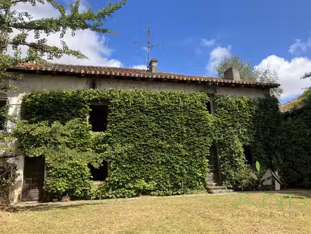 ? une maison pleine de caractère au coeur d'un hameau pais