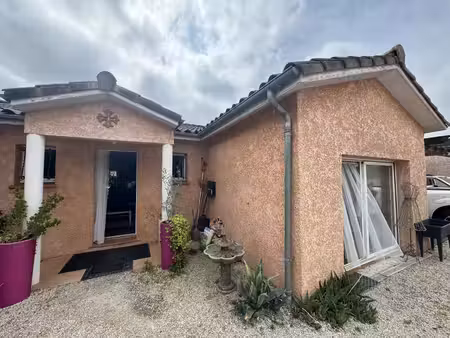 belle maison familiale avec piscine  jardin arboré et nombreux espaces annexes