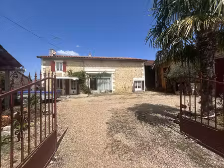 maison de hameau en pierre avec grange