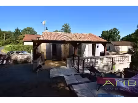 maison au bord de l'eau