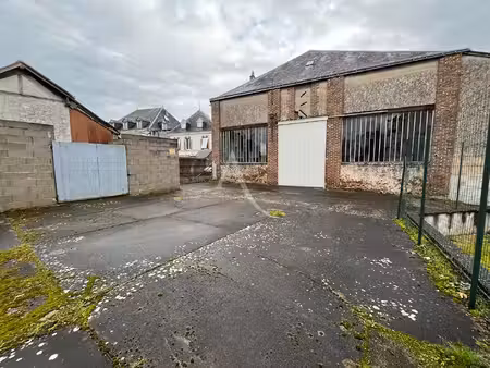 location local d'activité  570.00m²  château