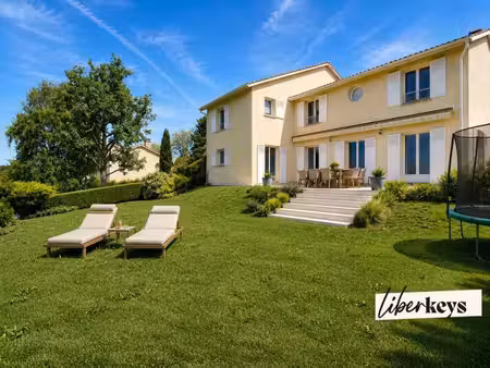 fontaines saint-martin : maison 185m² vue dégagée  5 chambres  terrain 890m²  2 box  cave 