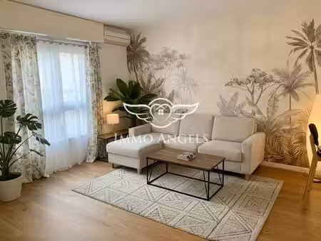 appartement rénové avec goût calme  avec garage  centre v