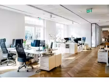 location bureaux 83 m²