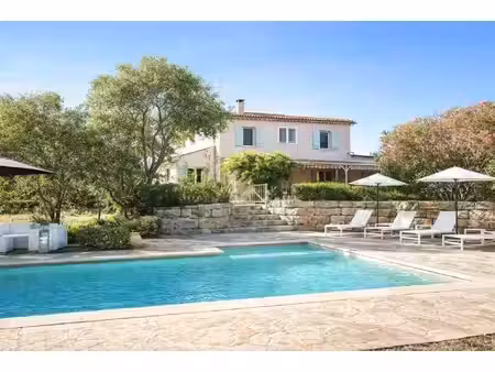 charmante provencale  piscine et grand terrain