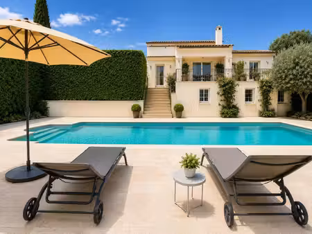 élégante villa provençale avec piscine à deux pas du village