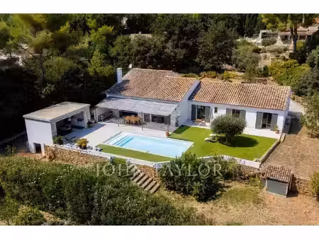 la cadière-d'azur – villa de plain-pied rénovée avec piscine  4 suites et pool house