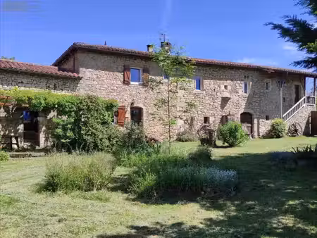 longère en pierres sèches rénovée