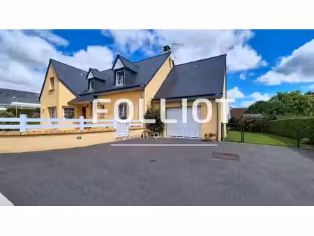 a vendre à cérences plein centre maison récente de 130 m² avec vie de plain-pied