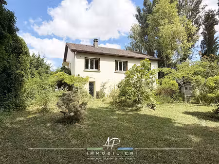 maison familiale en fond d'impasse avec magnifique jardin ar