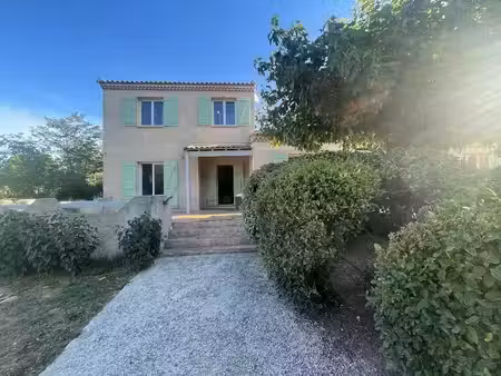 location meublée villa 6 pièces 135 m² à rousset (13790)  2 490 €