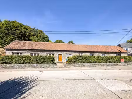 longère en pierres du pays sur plus d'un hectare -gelbressée