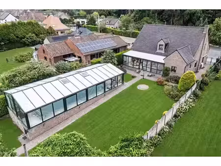 magnifique villa 3 chambres avec piscine et jardin!