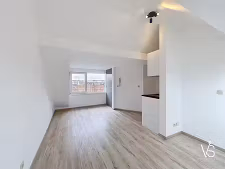 superbe duplex 2 chambres ! petit immeuble ! très bon état !