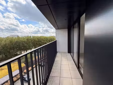 evere - grand studio lumineux avec espace chambre - terrasse