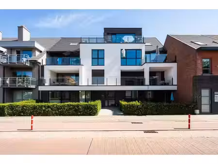 modern appartement met ruim terras én garage in sint-jan-...