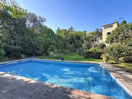 maison de luxe à vendre dans le quartier aiguelongue